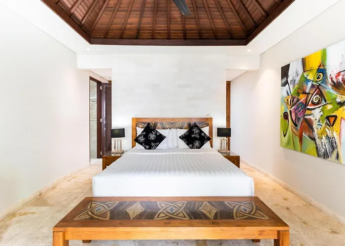 Villa Seven Kejora - Beachfront Estate *