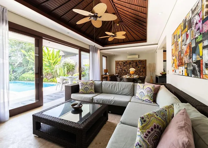 Seven Kejora - Beachfront Estate Villa
